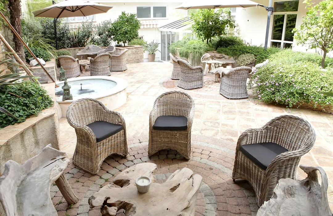 Best Western Premier Le Patio des Artistes Wellness Jacuzzi-1