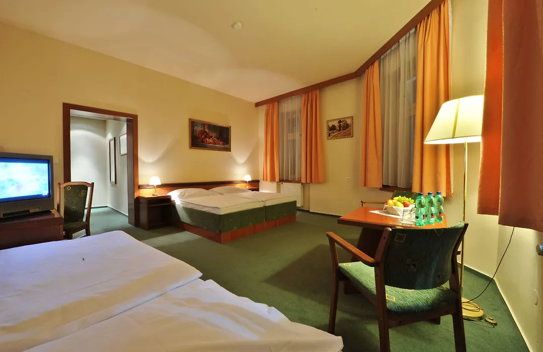 Three Crowns Hotel-1