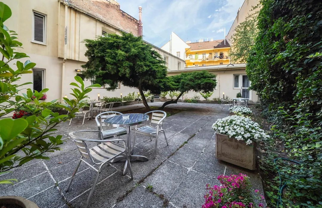 Hotel White Lion-1