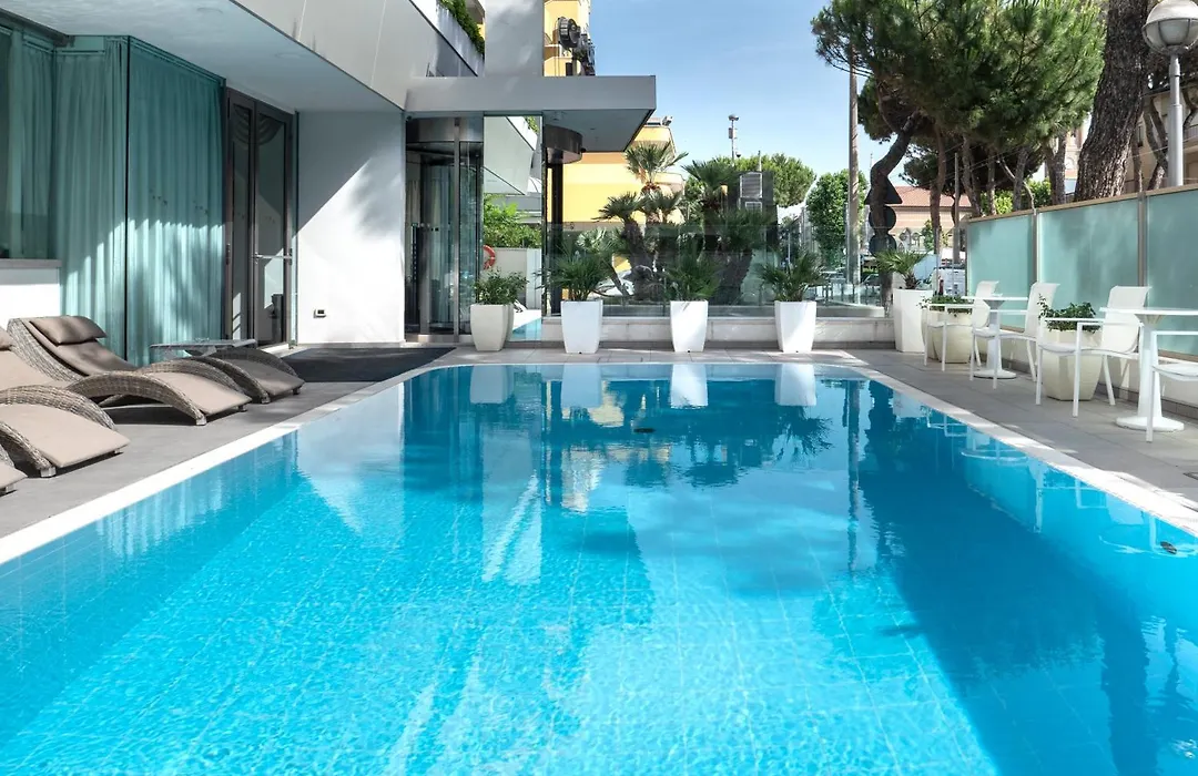 Club House Hotel-1