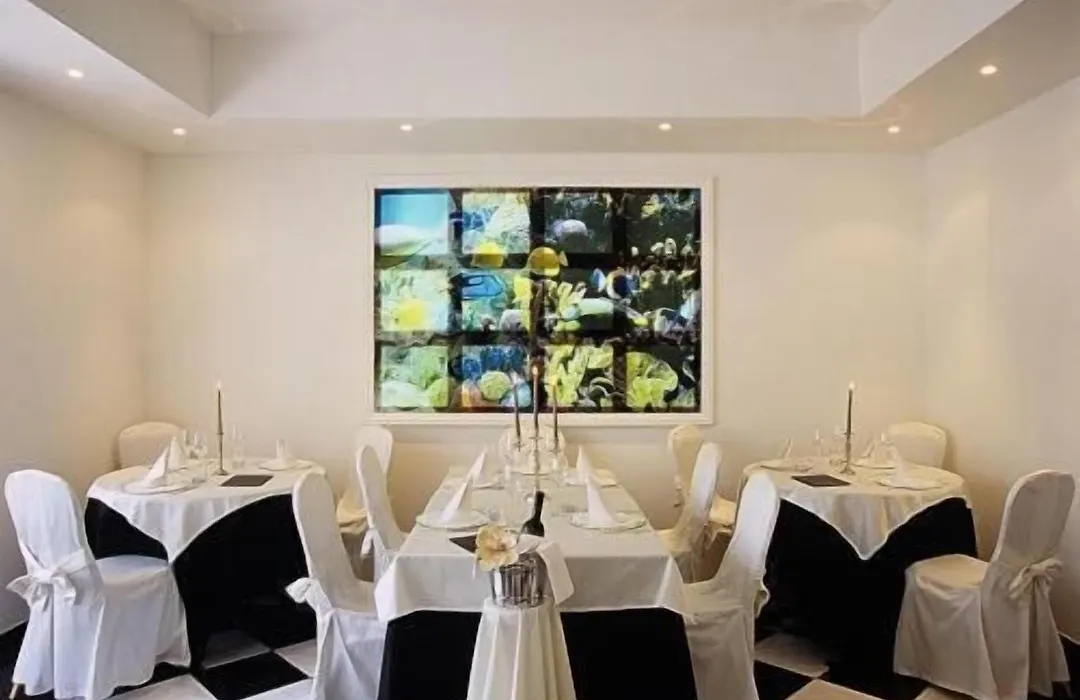 M Glamour Hotel-1