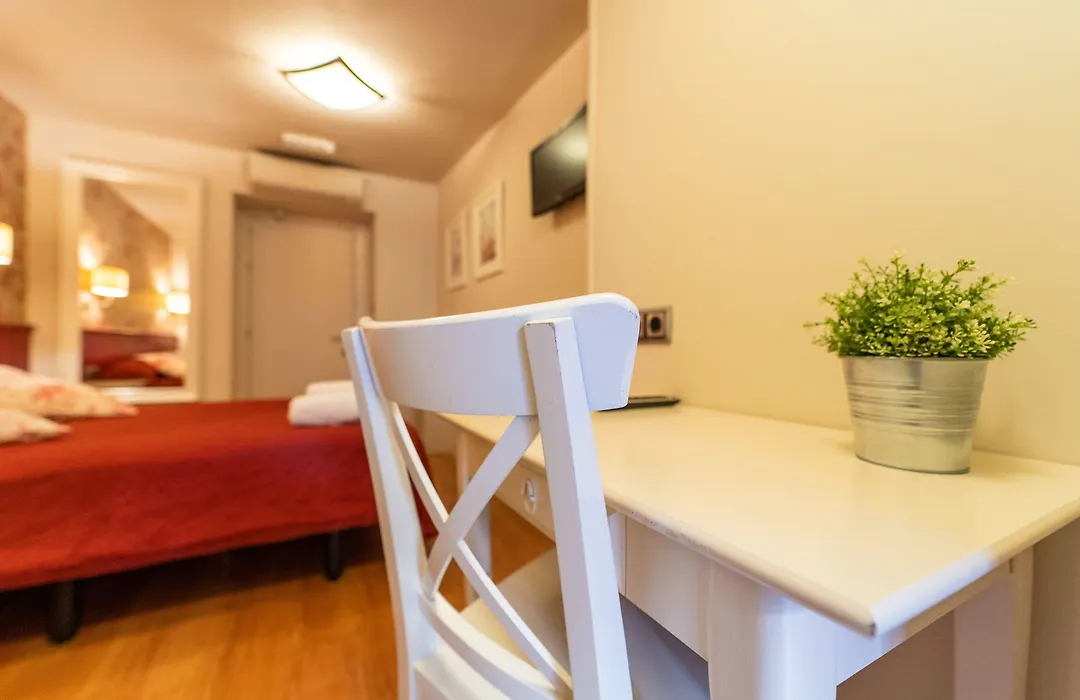 Hostal Matheu-1