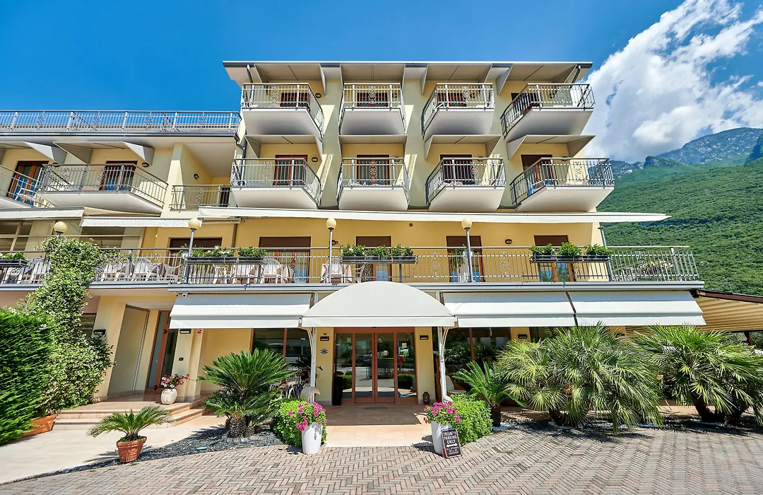 Eco Hotel Benacus-1