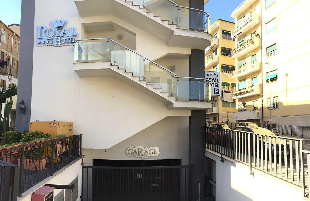 Royal Hotel-1