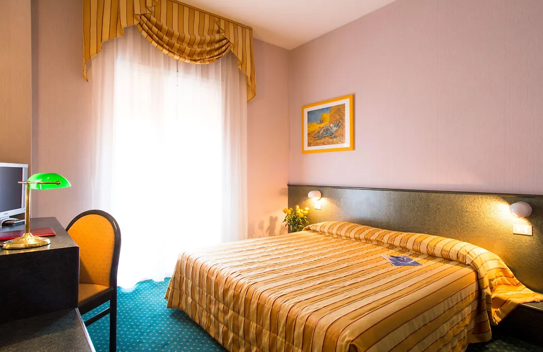 Hotel Capri Bardolino 3S-1