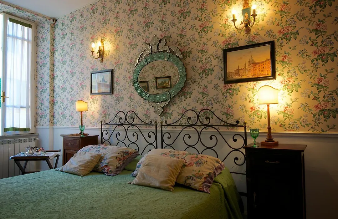 Guest House Arco Dei Tolomei-1