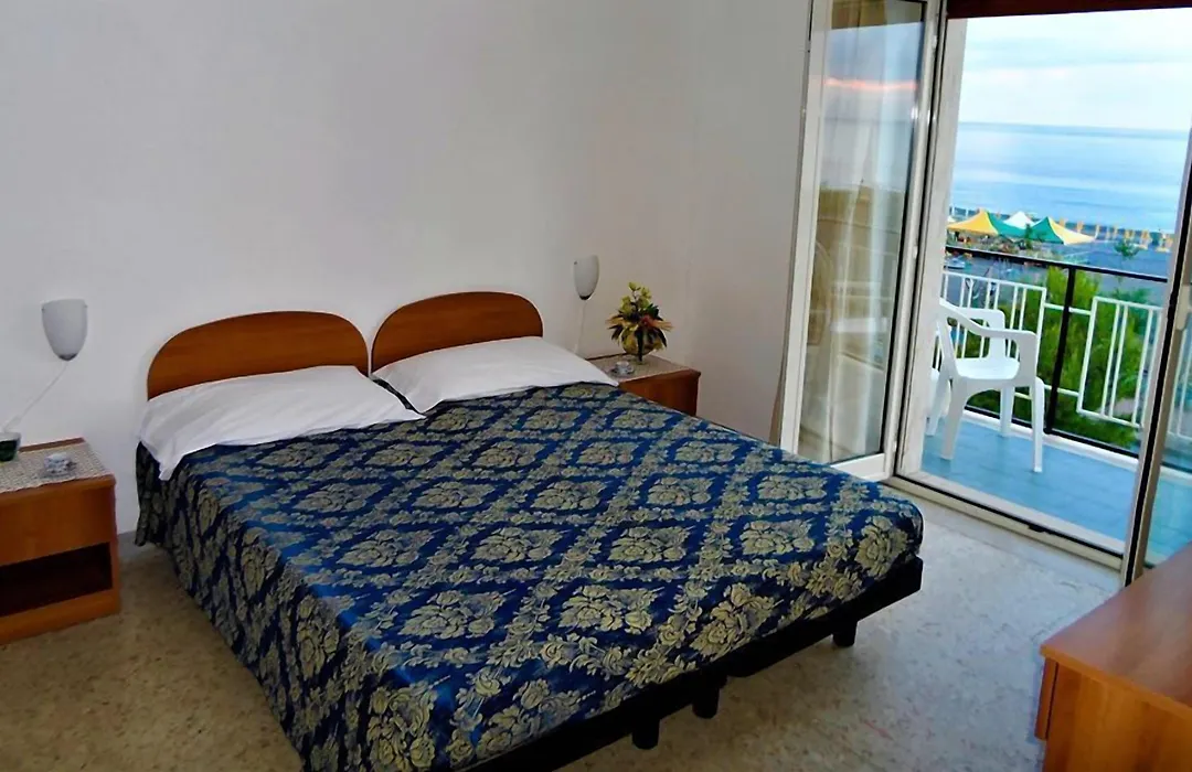 Hotel Mondial-1