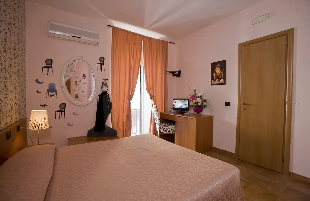 Hotel Cineholiday-1