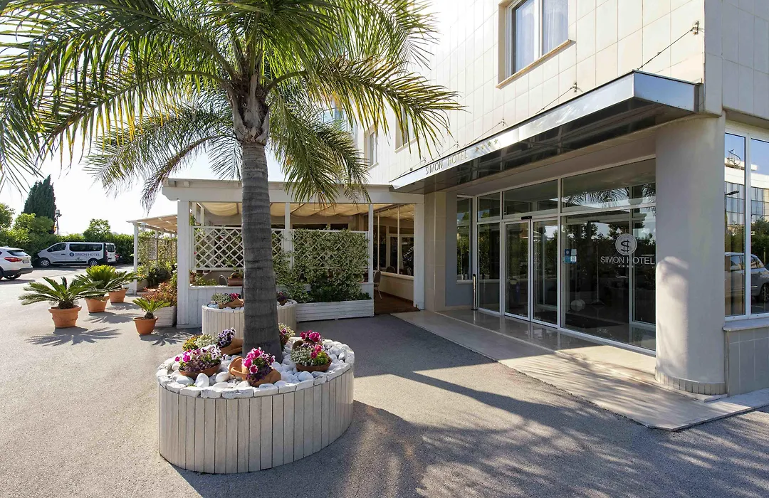 Simon Hotel-1