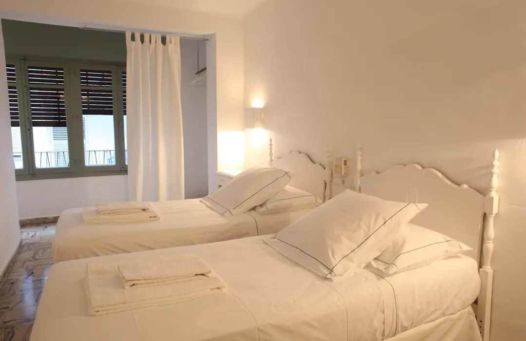 Juanita Hostal-1