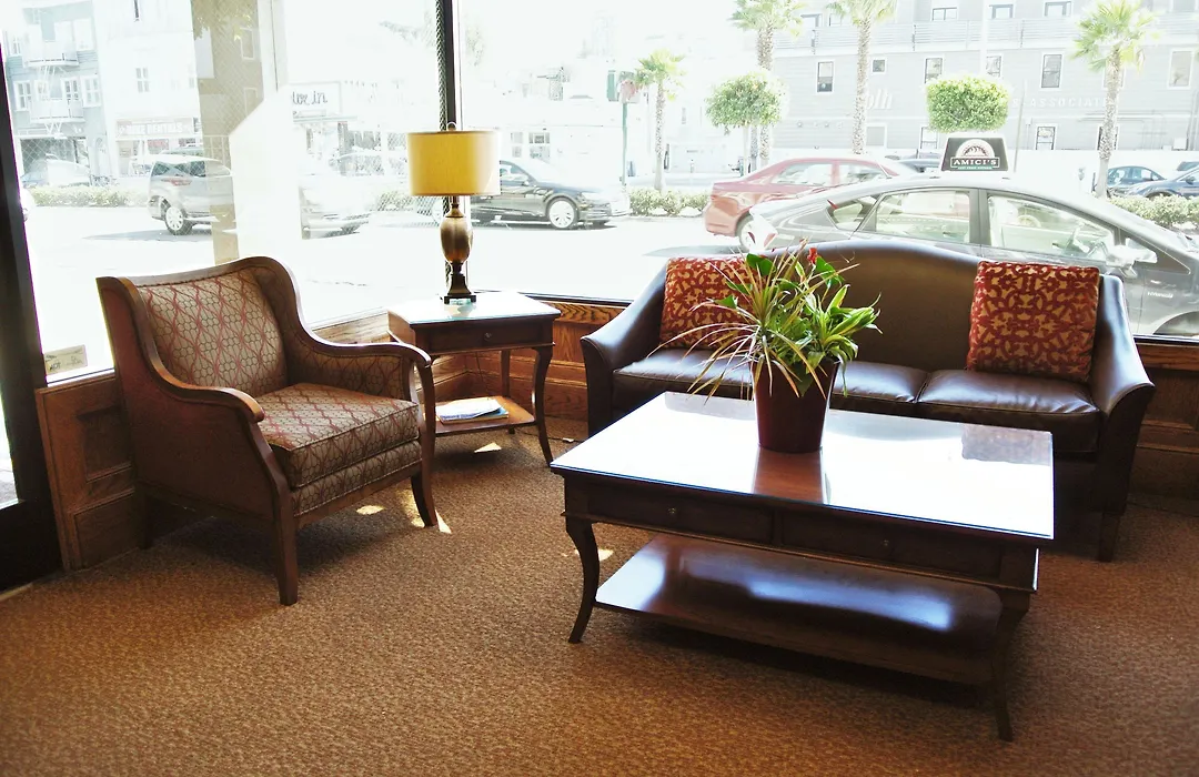 Cow Hollow Inn And Suites-1