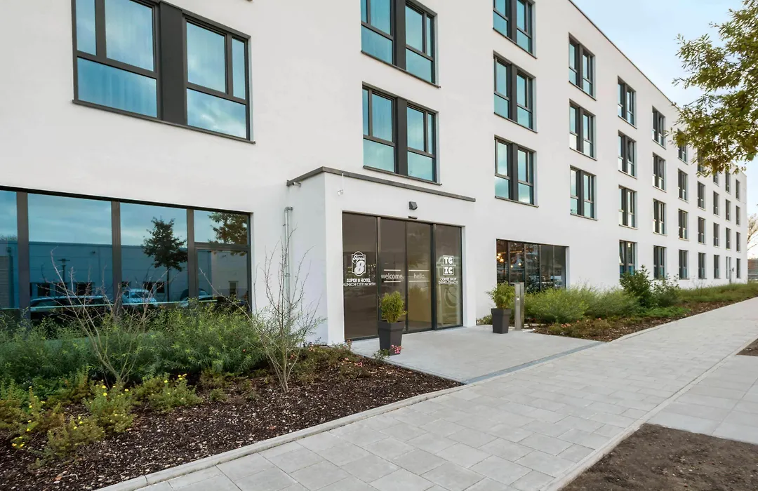Super 8 By Wyndham Munich City North-1