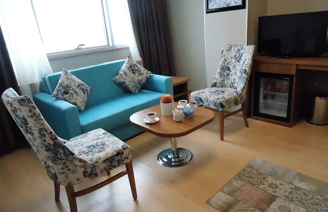 Golden Lounge Hotel-1