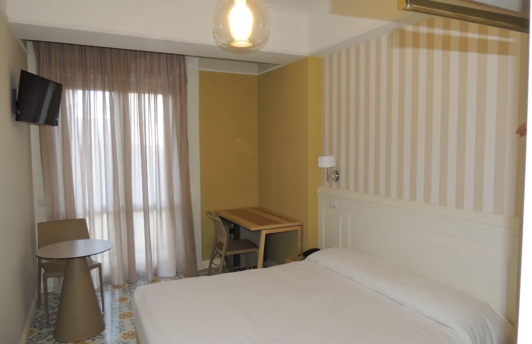 Hotel Zeus-1