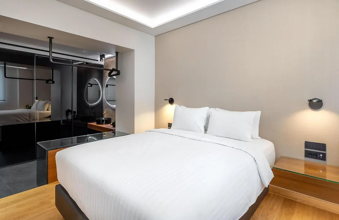 Amazon Hotel-1