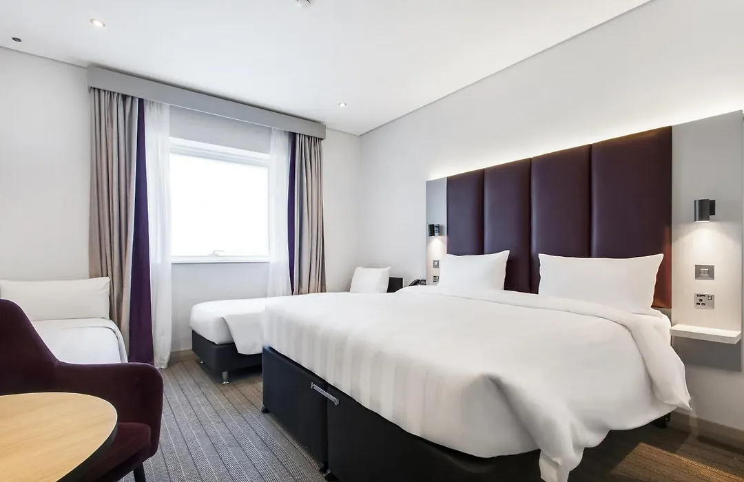 Premier Inn Dubai International Airport - An Emirates Group Company-1
