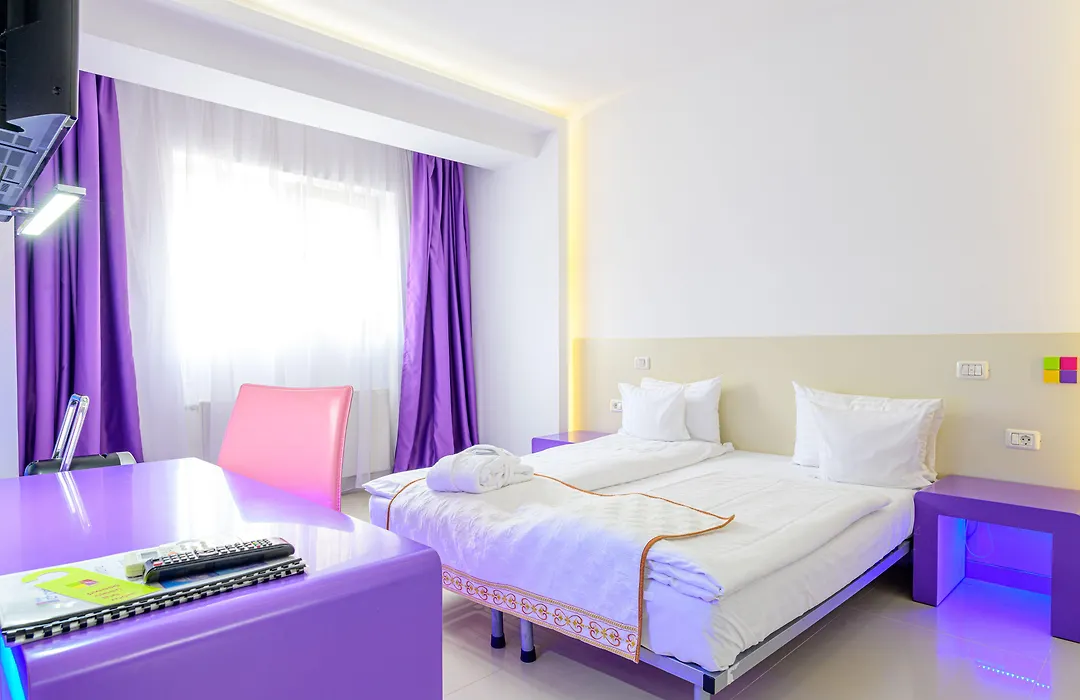 Hotel Christina Plus-1