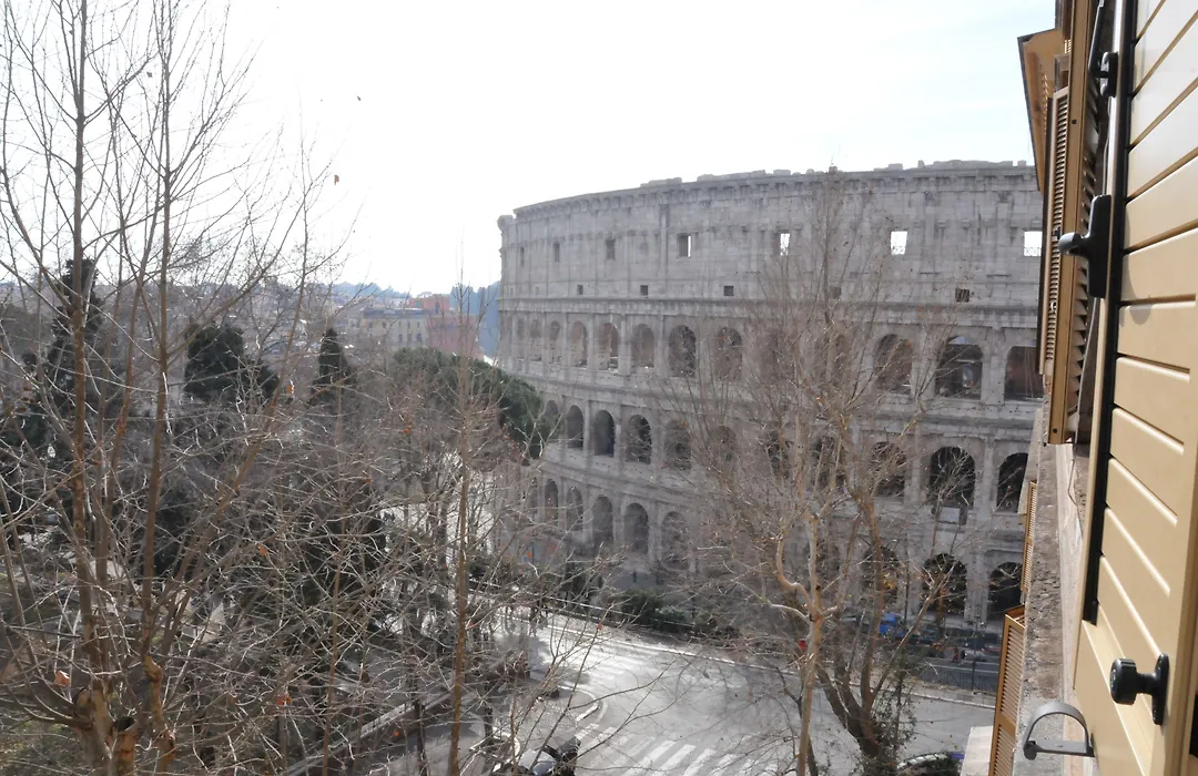 Colosseum Corner-1