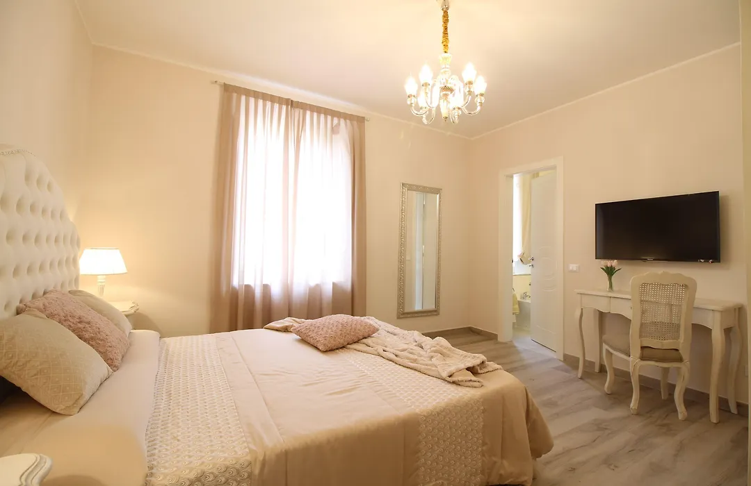 Lucca In Chic - No Ztl, Free Parking, Priv Bath, Old City 550M-1