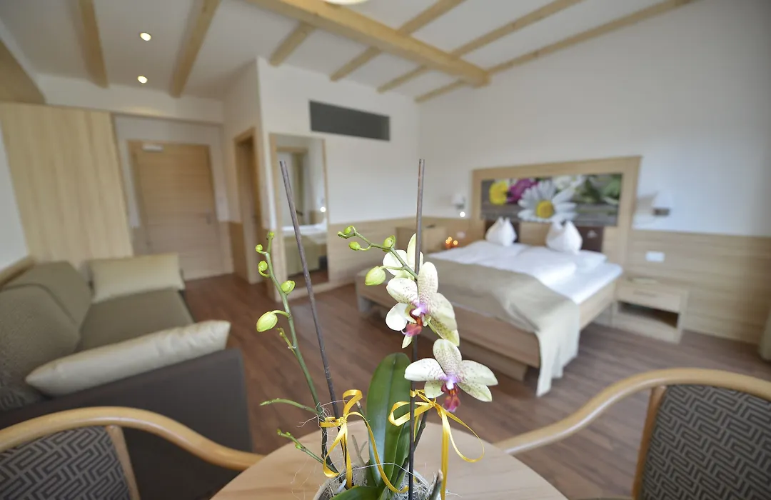Molaris Lodge-1