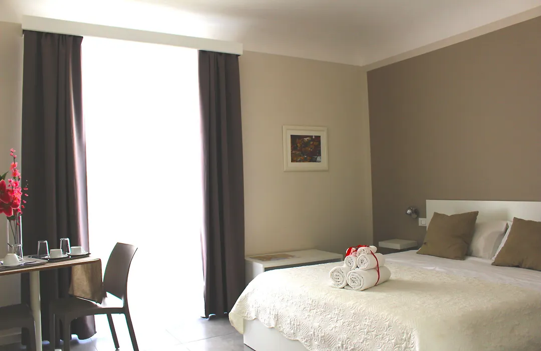 Triscele Glamour Rooms-1