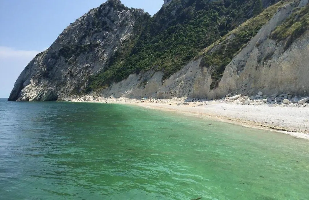 Hotel Le Cave-1