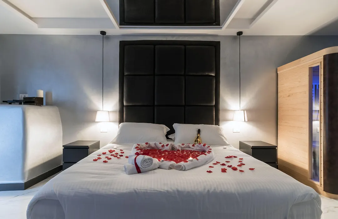 Comola Luxury Suite-1