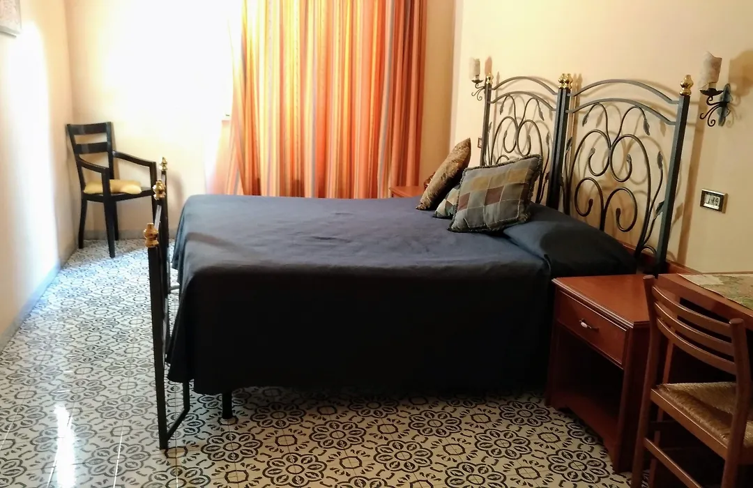 Nicolas Inn-1