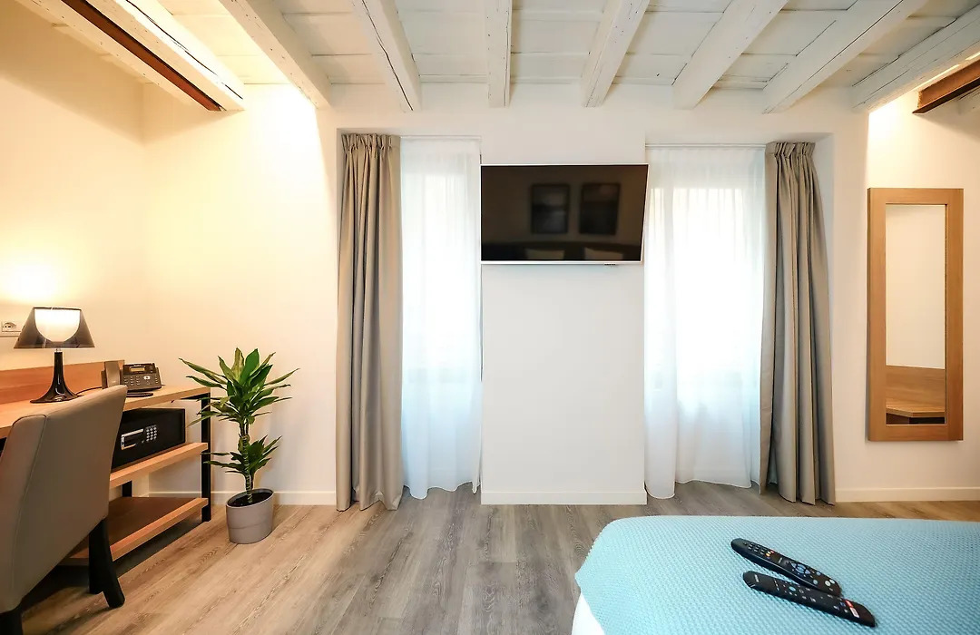 Bergamo Inn 15-1