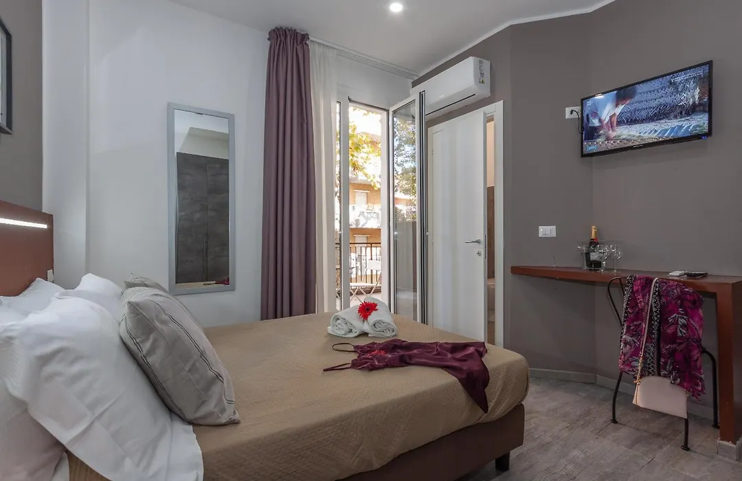 Hotel Apartments Crisvan-1