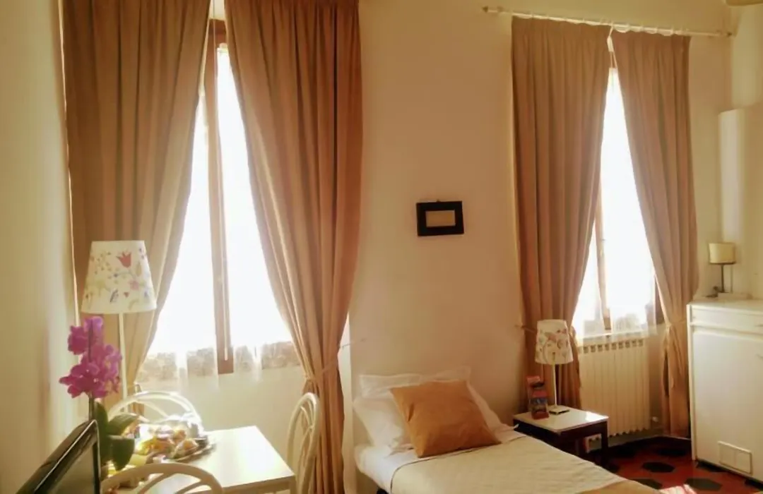 Lucretia House-1
