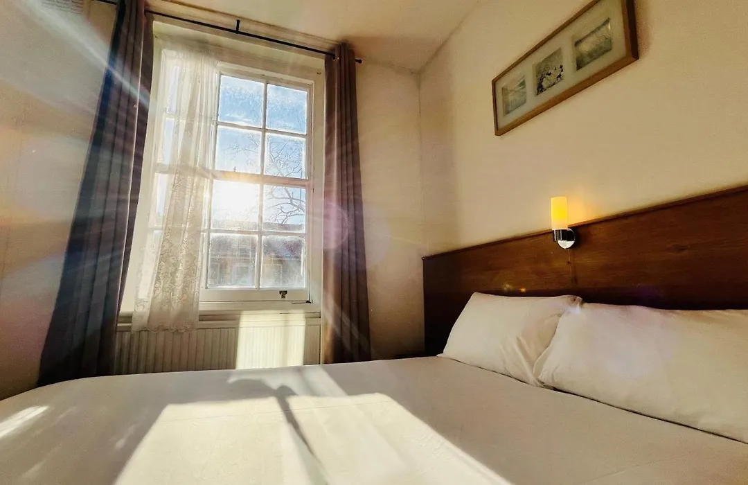 Arriva Hotel-1