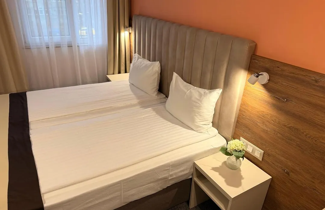 Hotel Forum - Free Parking For Cars-1