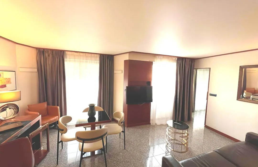 Goldstar Resort & Suites-1
