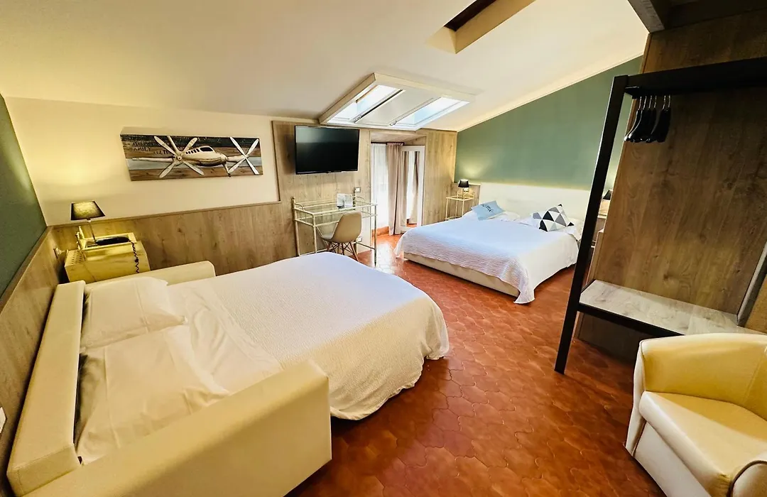 Hotel Italia-1