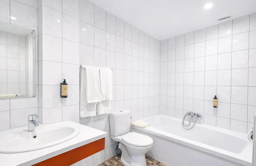 The Originals City, Hotel Colmar Gare-1