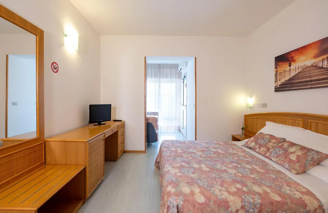 Hotel Capri-1