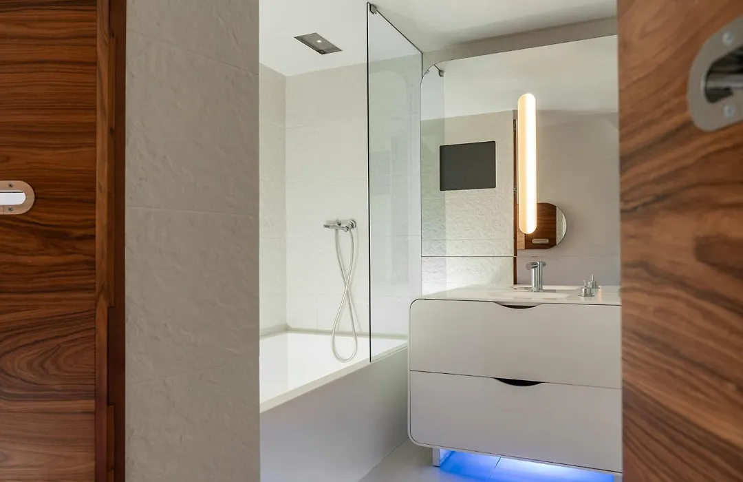 I-Suite Hotel-1