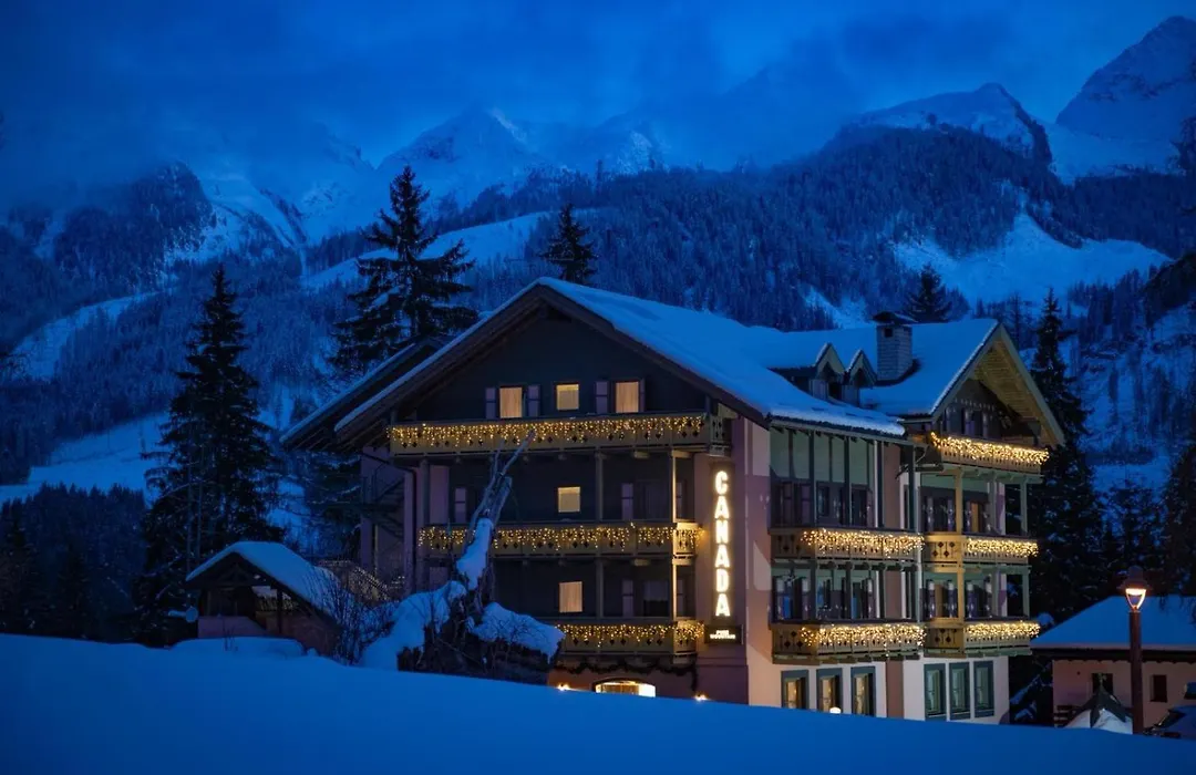 Hotel Canada-1