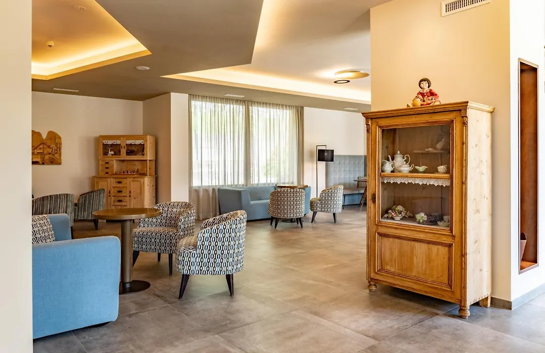 Hotel Ambassador-1