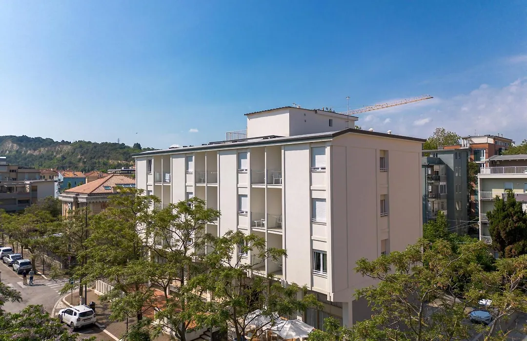 Amadei Hotel Promenade-1