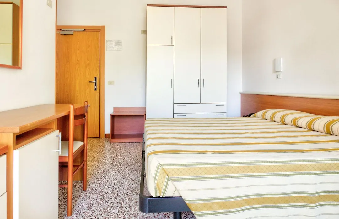 Hotel Happy-1