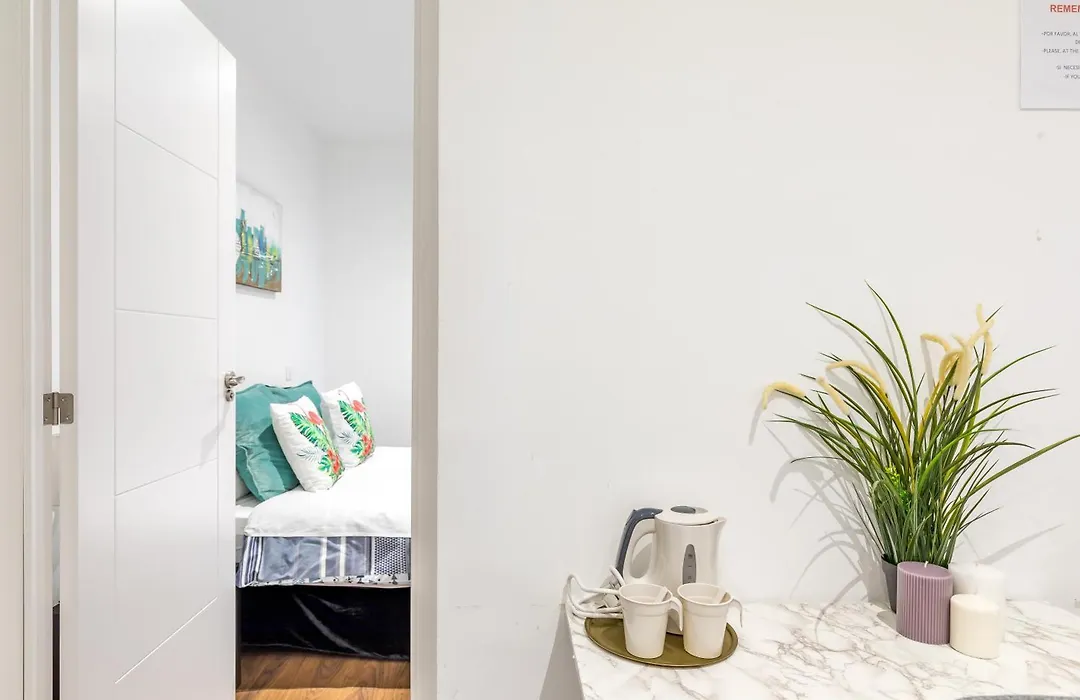 Ayz Juan De Mena - Auto Check-In Property-1