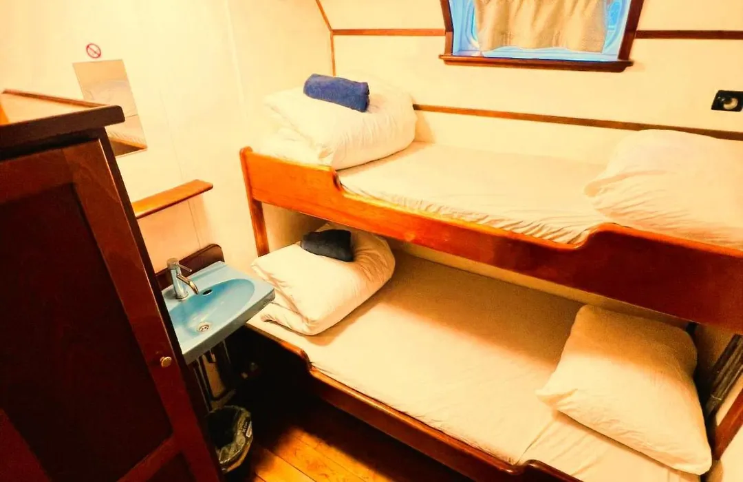 Amsterdam Hotelboat-1