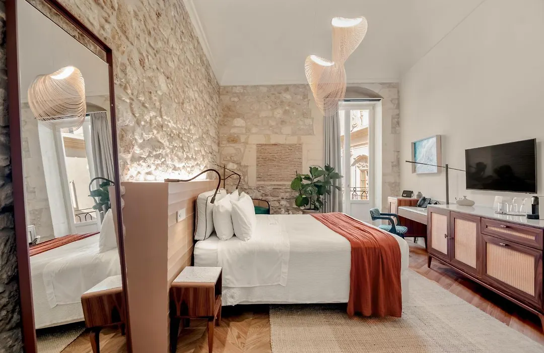Cool Dreams Luxury Rooms-1