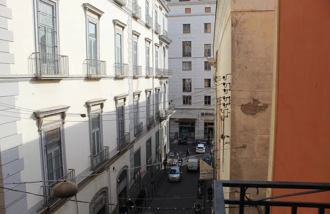 BlackWoody Contemporary Rooms - Napoli Centro Storico Via Toledo-1