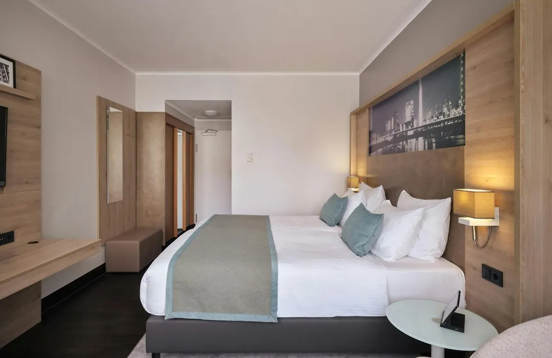 Leonardo Royal Hotel Duesseldorf Koenigsallee-1
