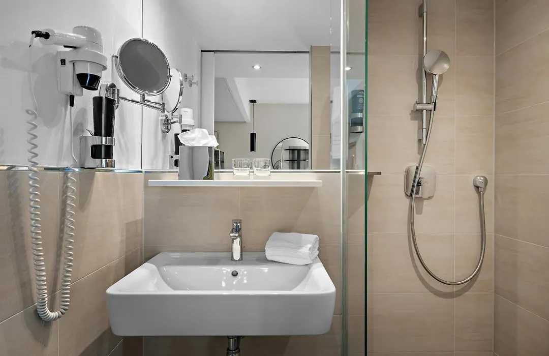 Leonardo Hotel Vienna City West-1