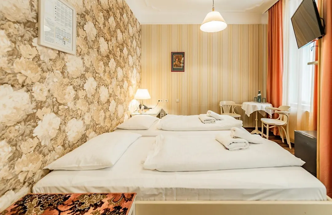 Hotel Pension Baronesse-1