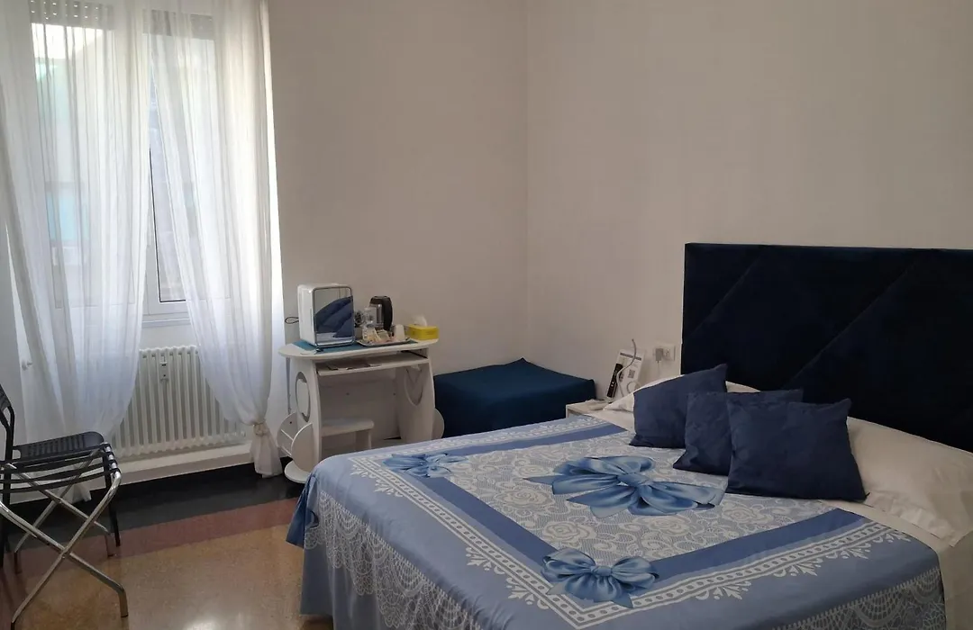 La Lanterna Di Angelo Rent Rooms And Apartments Free Parking On The Street Front-1